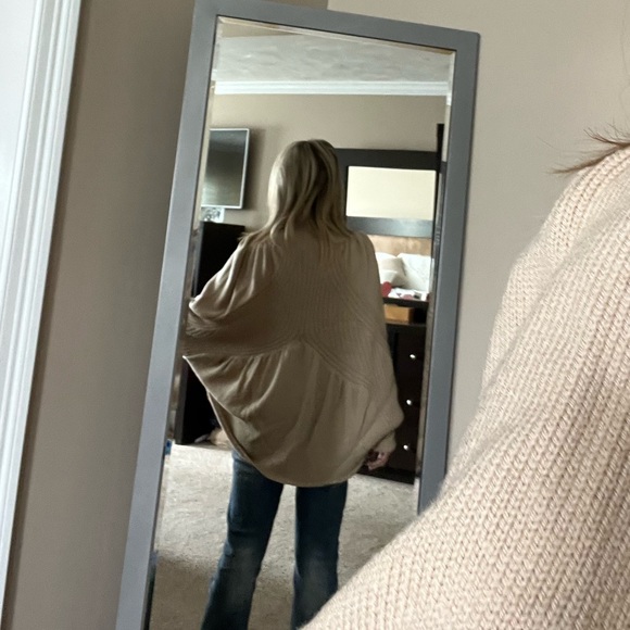 Twin•Set Italian soft Wool camel sweater/poncho - Picture 13 of 13